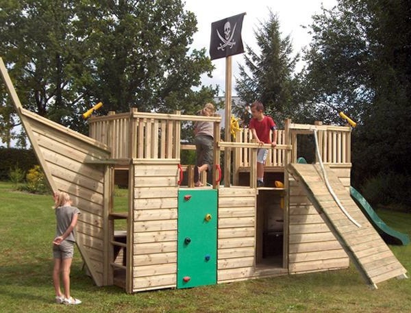 A cool game tower pirate ship for your kids