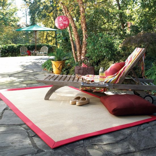 Backyard sunbathing pussy images 1