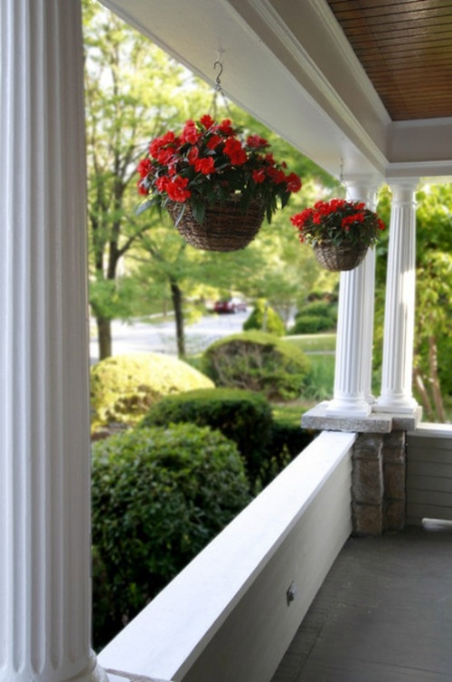 front porch Small flower gardens, Front porch decorating, Front porch