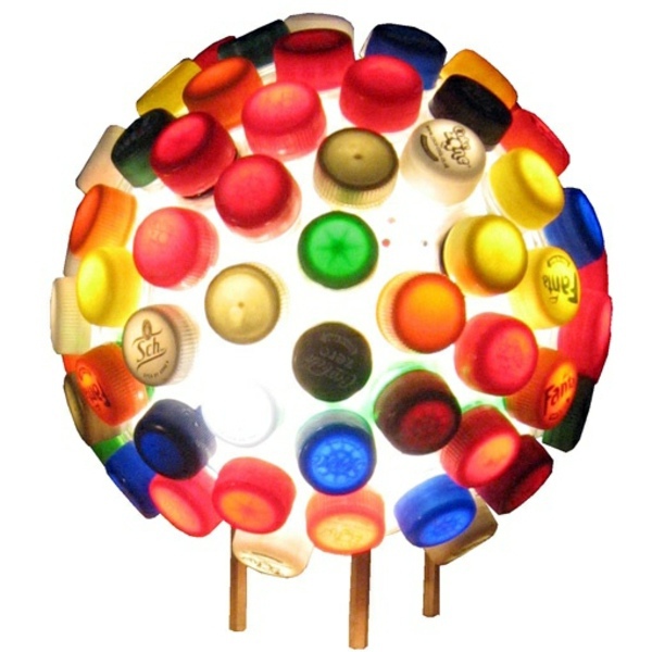 Extraordinary DIY lamp from bottle caps Extraordinary DIY lamp from bottle caps