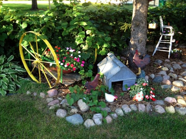 Garden Art Ideas recycled rain boots boots in the garden pinterest the ojays 30 Beautiful Flowers And Garden Art Ideas The Inspiring Power Of Nature Garden Art Ideas watering can garden art ideas 30 Beautiful Flowers And Garden Art Ideas The Inspiring Power Of Nature