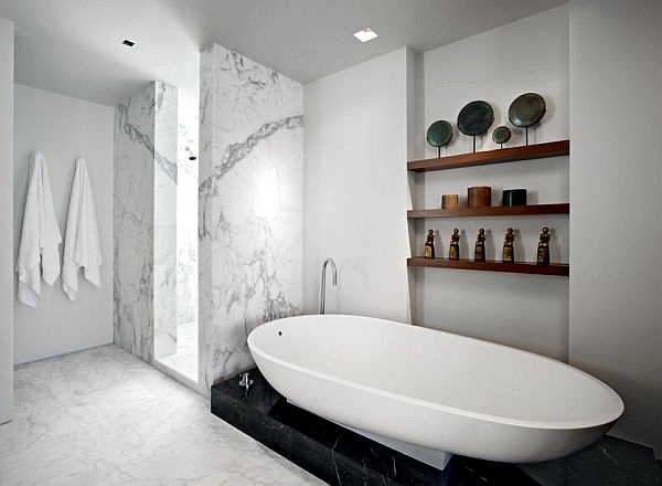 freestanding-bathtub-in-modern-bathroom-