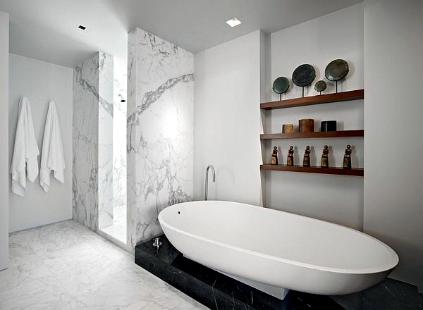 freestanding-bathtub-in-modern-bathroom-