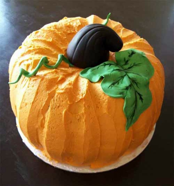 Halloween Party Ideas great cakes in pumpkin shape