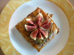 Brick caramelized apples with caramel chocolate