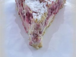 Cake with raspberry ricotta