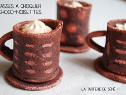 Cup chocolate-hazelnut chewable tablets