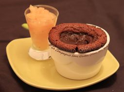 Heart chocolate sauce gluten and milk