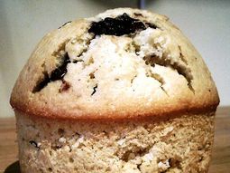 Muffins with chocolate and coconut