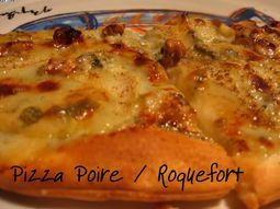 Pizza with Pear and Roquefort