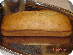 Spicy cake with hazelnuts
