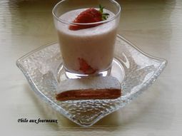 Sponge cake with strawberry mousse