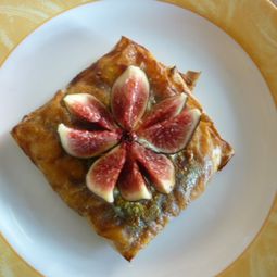 Brick caramelized apples with caramel chocolate