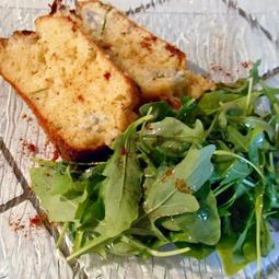 Cake flavored Gorgonzola with honey and rosemary