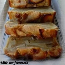 Cake with apples and toffee bits