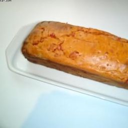 Cake with dried tomatoes