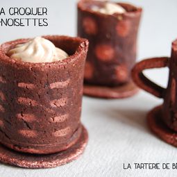 Cup chocolate-hazelnut chewable tablets