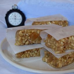 Energy bar tender grains and raisins