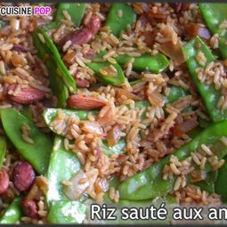 Fried rice with almonds