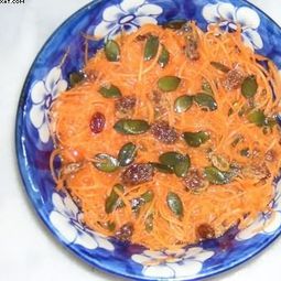 Grated carrot salad with oranges