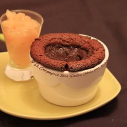 Heart chocolate sauce gluten and milk