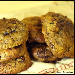 Molasses Rum Raisin Cookies