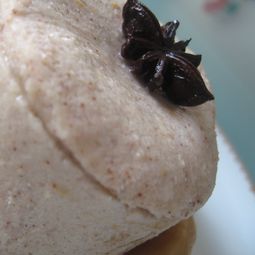 Mountains and wonder cake with almond
