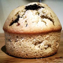 Muffins with chocolate and coconut