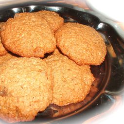 Oat bran and candied ginger cookies