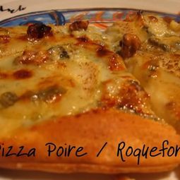 Pizza with Pear and Roquefort