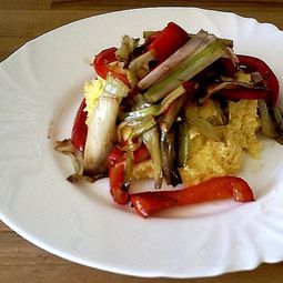 Polenta and braised leeks with balsamic vinegar