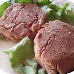 Red bean cake with mustard