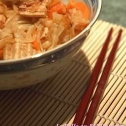 Rice noodles sauteed with tofu marinated ginger
