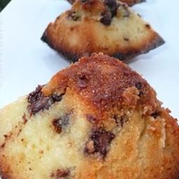 Rivers with almonds and chocolate chips