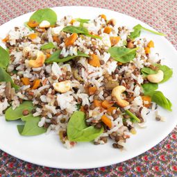 Salad of rice, lentils, spinach, cashews