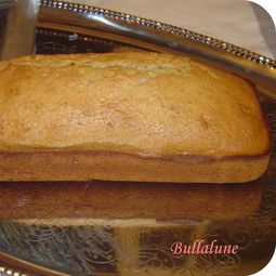 Spicy cake with hazelnuts