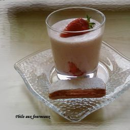 Sponge cake with strawberry mousse