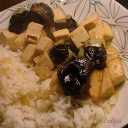 Tofu with white wine and plums