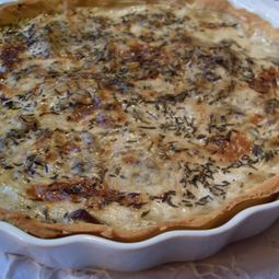 Vegan cakes with leeks and potatoes