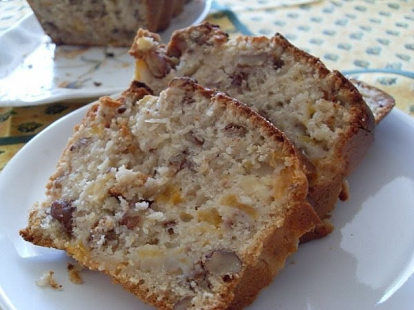 Apricot cake with walnuts