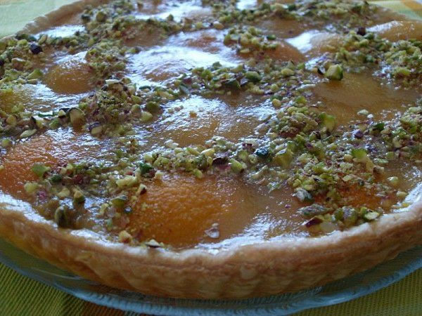 Apricot tart and pistachio pudding