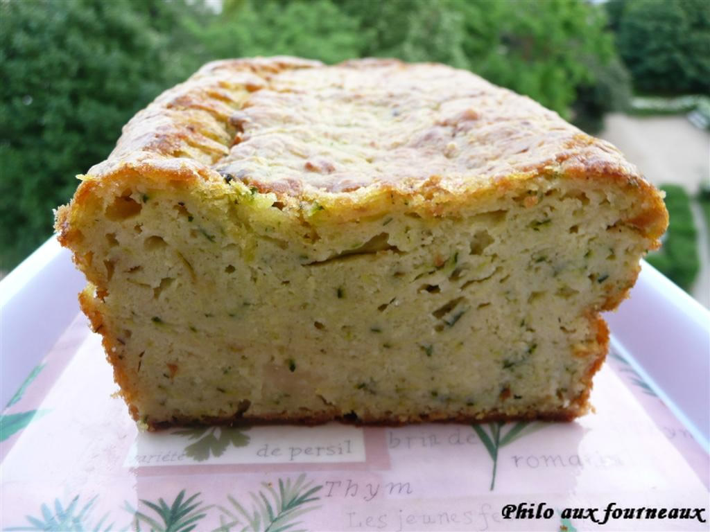 Cake with zucchini and parmesan