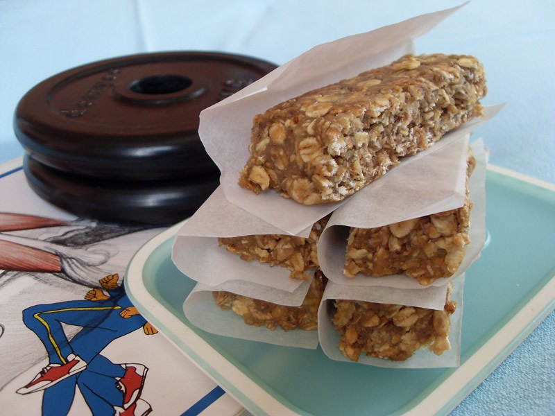 Energy bars with cereal and a banana (vegan)