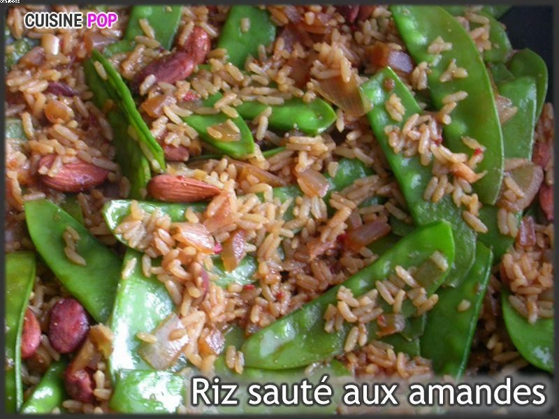 Fried rice with almonds