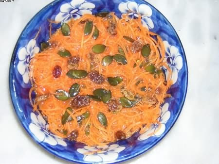 Grated carrot salad with oranges
