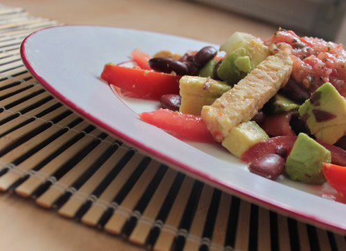 Mexican salad with tempeh