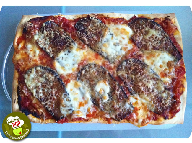 Pizza eggplant and mozzarella