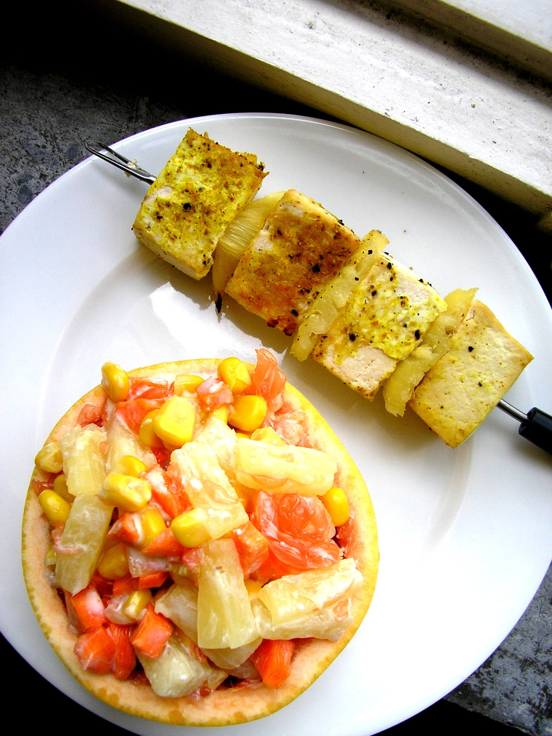 Spit exotic citrus and tofu salad