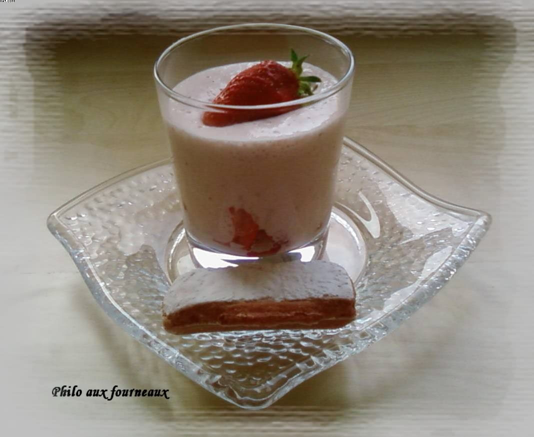 Sponge cake with strawberry mousse
