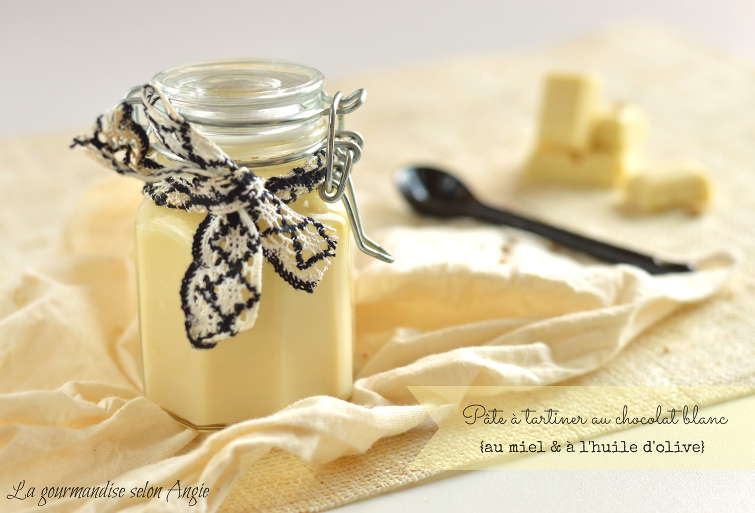 Spread white chocolate flavored with honey and olive oil